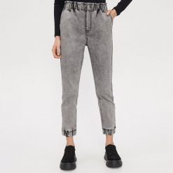Denimowe spodnie typu jogger - Szary. Szare spodnie damskie House, z jeansu. Za 99,99 zł.