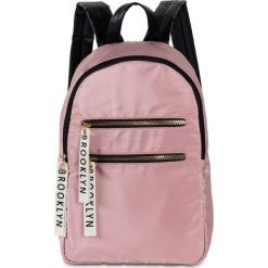 Plecak bonprix stary jasnoróżowy. Różowe plecaki damskie bonprix, w paski, z nylonu, retro. Za 89,99 zł.