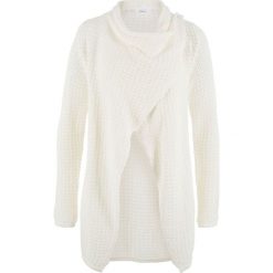 Sweter rozpinany w strukturalny wzór bonprix biel wełny. Białe kardigany damskie bonprix, z wełny. Za 99,99 zł.