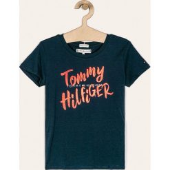 Tommy Hilfiger - T-shirt dziecięcy 98-176 cm. Niebieskie bluzki dziewczęce TOMMY HILFIGER, z nadrukiem, z bawełny, z okrągłym kołnierzem, z krótkim rękawem, krótkie, bez kaptura. W wyprzedaży za 99,90 zł.