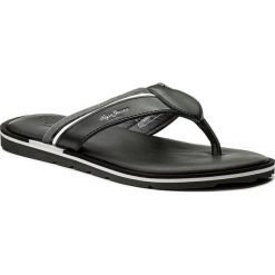 Japonki PEPE JEANS - Barrel Fabric PMS90050 Black 999. Czarne klapki męskie Pepe Jeans, bez wzorów, z jeansu. W wyprzedaży za 129,00 zł.