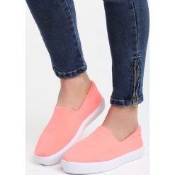 Różowe Slip On Arda. Różowe trampki i tenisówki damskie Born2be, bez wzorów, bez zapięcia. Za 29,99 zł.