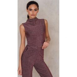 NA-KD Party Brokatowy top ze stójką - Pink. Różowe topy damskie NA-KD Party, bez wzorów, z elastanu, ze stójką. W wyprzedaży za 31,48 zł.