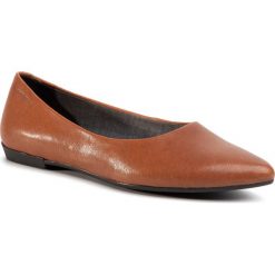 Baleriny VAGABOND - Aya 4721-001-22 Saddle. Pomarańczowe baleriny damskie Vagabond, bez wzorów, ze skóry, klasyczne, bez obcasa, na płaskiej podeszwie. Za 319,00 zł.