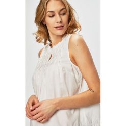 Levi's - Top. Białe bluzki damskie Levi's®, s, bez wzorów, z bawełny, z okrągłym kołnierzem, bez rękawów. W wyprzedaży za 139,90 zł.
