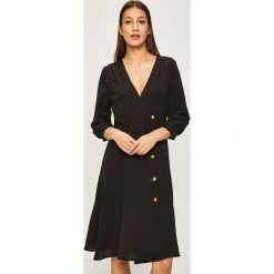 Answear - Sukienka. Brązowe sukienki damskie ANSWEAR, na co dzień, s, bez wzorów, z elastanu, casualowe, bez kołnierzyka, bez rękawów, midi, proste. W wyprzedaży za 129,90 zł.