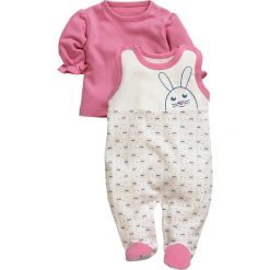 2-częściowy zestaw w kolorze białym. Białe śpiochy niemowlęce Playshoes, Schnizler, z aplikacjami, z bawełny. W wyprzedaży za 42,95 zł.