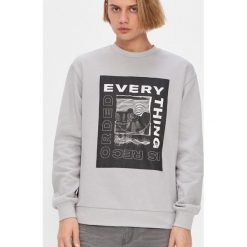 Bluza z aplikacją - Jasny szary. Szare bluzy męskie House, s, z aplikacjami, bez kołnierzyka, bez rękawów, bez kaptura. Za 89,99 zł.