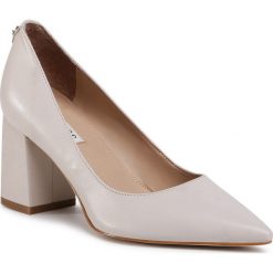 Półbuty GUESS - Zacki FL7ZAI LEA08 IVORY. Brązowe półbuty damskie Guess, z aplikacjami, ze skóry ekologicznej, bez obcasa, na obcasie, bez zapięcia. Za 619,00 zł.