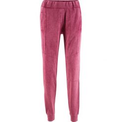 Spodnie dresowe damskie: Spodnie dresowe „used look” z kolekcji Maite Kelly bonprix czerwony rododendron