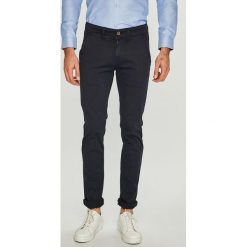 Pepe Jeans - Spodnie Sloane. Niebieskie chinosy męskie marki Pepe Jeans, z elastanu. W wyprzedaży za 199,90 zł.
