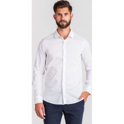 KOSZULA Emporio Armani. Białe koszule męskie Emporio Armani, m, z haftami, z materiału, z włoskim kołnierzykiem, bez rękawów. Za 407,40 zł.