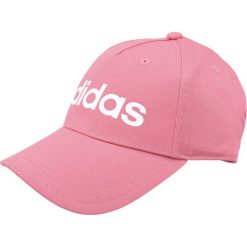 Adidas Daily Cap EI7430. Różowe czapki damskie Adidas, z bawełny. W wyprzedaży za 29,99 zł.