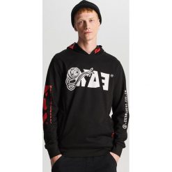 Bluza z kapturem - Czarny. Czarne bluzy męskie Cropp, s, bez wzorów, z kapturem, bez rękawów, z kapturem. Za 129,99 zł.