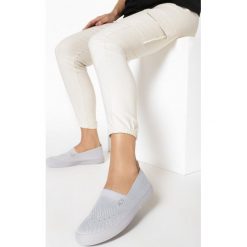 Szare Tenisówki Helidanea. Szare trampki i tenisówki damskie Born2be, bez wzorów, bez zapięcia. W wyprzedaży za 44,99 zł.
