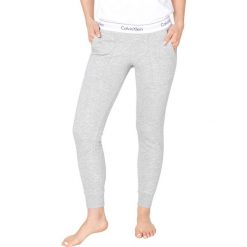 Calvin Klein Spodnie dresowe Szary. Szare spodnie damskie Calvin Klein, s, bez wzorów, z bawełny. Za 290,95 zł.