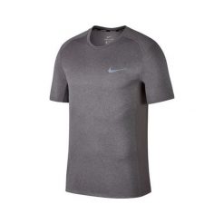 Nike M NK DRY MILER TOP SS, 10 | URUCHOMIENIE | MĘŻCZYZNA | TOP Z KRÓTKIM RĘKAWEM | GUNSMOKE / HTR | XL. Szare koszulki męskie Nike, xl, bez wzorów, bez kołnierzyka, z krótkim rękawem, krótkie, do biegania. Za 186,56 zł.