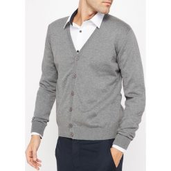 Sweter zapinany na guziki, 100% bawełna. Czarne kardigany męskie marki La Redoute Collections, l, z bawełny, z dekoltem w serek. Za 102,86 zł.
