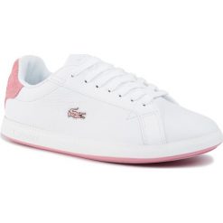 Sneakersy LACOSTE - Graduate 319 1 Sfa 7-38SFA0017B53 Wht/Pnk. Białe półbuty damskie Lacoste, bez wzorów, z zamszu, bez obcasa, na płaskiej podeszwie, bez zapięcia. Za 399,99 zł.
