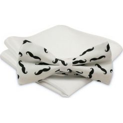 Modna Mucha Męska - Alties - Biała w Czarne Wąsy (Barber) MUALTS0190. Czarne muszki męskie Alties, na imprezę, w paski, eleganckie. Za 39,00 zł.