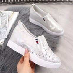 Sneakersy skórzane damskie na koturnie ażurowe srebrne Filippo. Szare półbuty damskie FILIPPO. Za 139,99 zł.
