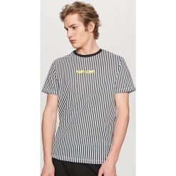 T-shirt w paski - Jasny szary. Szare t-shirty męskie Reserved, s, w paski, bez kołnierzyka. Za 59,99 zł.