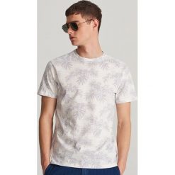 Wzorzysty t-shirt - Kremowy. Białe t-shirty męskie Reserved, s, bez wzorów, bez kołnierzyka. Za 39,99 zł.