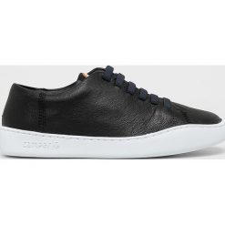 Camper - Buty. Czarne buty sportowe damskie Camper, bez wzorów, ze skóry, sportowe. W wyprzedaży za 299,90 zł.