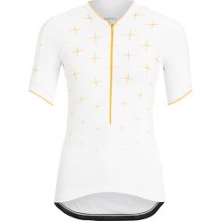 Craft BELLE Tshirt z nadrukiem white/sprint. Białe topy sportowe damskie marki Craft, l, z nadrukiem, z elastanu. W wyprzedaży za 237,30 zł.