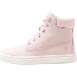 Timberland LONDYN 6 INCH Botki sznurowane chintz rose. Czerwone botki damskie skórzane marki Timberland, na sznurówki. Za 589,00 zł.