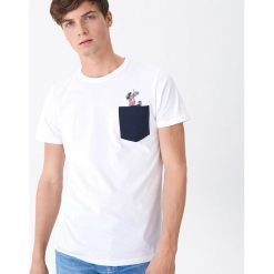 T-shirt z nadrukiem Wilk i Zając - Biały. Białe t-shirty męskie House, s, z nadrukiem, bez kołnierzyka. Za 49,99 zł.