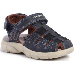 Sandały GEOX - J S. Flexyper B. D J929DD 014NC C4002 M Navy. Niebieskie sandały chłopięce Geox, ze skóry, bez zapięcia. W wyprzedaży za 199,00 zł.