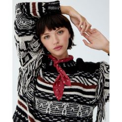 Żakardowy sweter z frędzlami. Czarne swetry damskie Pull&Bear, bez wzorów, z żakardem, bez rękawów, bez kaptura. Za 139,00 zł.