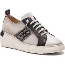 Półbuty HISPANITAS - Bora-Bora HV98703 Perla/Black. Szare półbuty damskie marki Hispanitas, na co dzień, bez wzorów, ze skóry, bez obcasa, na koturnie, bez zapięcia. Za 479,00 zł.