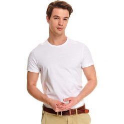 T-shirt krótki rękaw męski z nadrukiem. Białe t-shirty męskie Top Secret, na lato, xl, z nadrukiem, z bawełny, klasyczne, z klasycznym kołnierzykiem, krótkie. Za 39,99 zł.