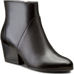 Botki TAMARIS - 1-25304-27 Black Uni 007. Czarne botki damskie na obcasie marki Tamaris, z materiału. W wyprzedaży za 219,00 zł.