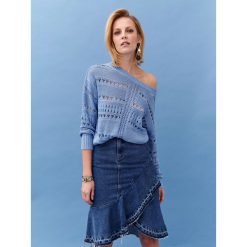 Ażurowy sweter. Niebieskie swetry damskie Top Secret, na lato, bez wzorów, z dzianiny, eleganckie, bez rękawów, bez kaptura. W wyprzedaży za 39,99 zł.
