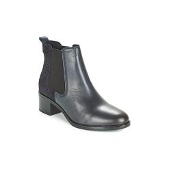 Botki Betty London HASNI. Niebieskie botki damskie Betty London, bez obcasa, bez zapięcia. Za 399,00 zł.