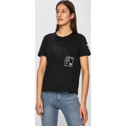 Versace Jeans - Top. Czarne bluzki damskie Versace Jeans, s, z nadrukiem, z bawełny, z okrągłym kołnierzem, z krótkim rękawem. W wyprzedaży za 299,90 zł.