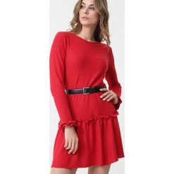 Czerwona Sukienka Wissinoming. Czerwone sukienki damskie Born2be, na co dzień, s, w paski, z dzianiny, z okrągłym kołnierzem, bez rękawów, mini. Za 89,99 zł.