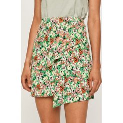Pepe Jeans - Spódnica Nora. Spódniczki damskie Pepe Jeans, na co dzień, s, w kwiaty, z wiskozy, casualowe, z podwyższonym stanem, mini, proste. Za 279,90 zł.