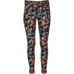 Desigual spodnie damskie Peony 34 wielokolorowe. Jeansy damskie Desigual. W wyprzedaży za 169,00 zł.