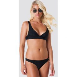 Stroje dwuczęściowe damskie: NA-KD Swimwear Dół bikini z marszczeniem – Black
