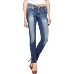 Dżinsy Curve X. Niebieskie jeansy damskie Guess, uniwersalny, z obniżonym stanem. Za 189,00 zł.