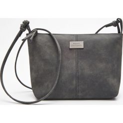 Torebka basic - Czarny. Czarne torebki klasyczne damskie House, bez wzorów, bez dodatków. Za 39,99 zł.