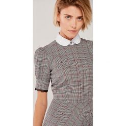 Sukienka Gemma w kratkę 46 szary. Szare sukienki damskie na lato, s, w koronkowe wzory, z jedwabiu, klasyczne, krótkie, mini, rozkloszowane. Za 647,00 zł.