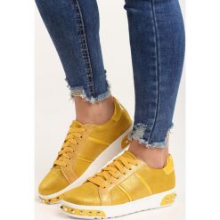 Żółte Buty Sportowe Capricorn. Żółte buty sportowe damskie Born2be, bez wzorów, ze skóry, sportowe. Za 89,99 zł.