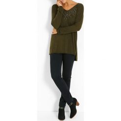 Sweter w kolorze khaki. Brązowe swetry damskie Jacqueline Riu, bez wzorów, klasyczne, bez rękawów, bez kaptura. W wyprzedaży za 67,95 zł.