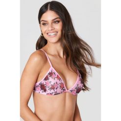 NA-KD Lingerie Biustonosz z siateczki z nadrukiem - Pink. Różowe biustonosze marki NA-KD Lingerie, z nadrukiem. W wyprzedaży za 21,88 zł.