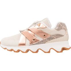Trampki damskie slip on: Sorel KINETIC SPEED Tenisówki i Trampki beige/rosegold